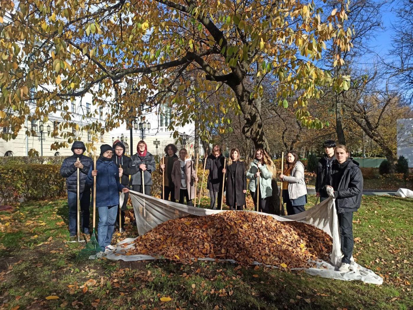 Первокурсники ПСФ на субботнике